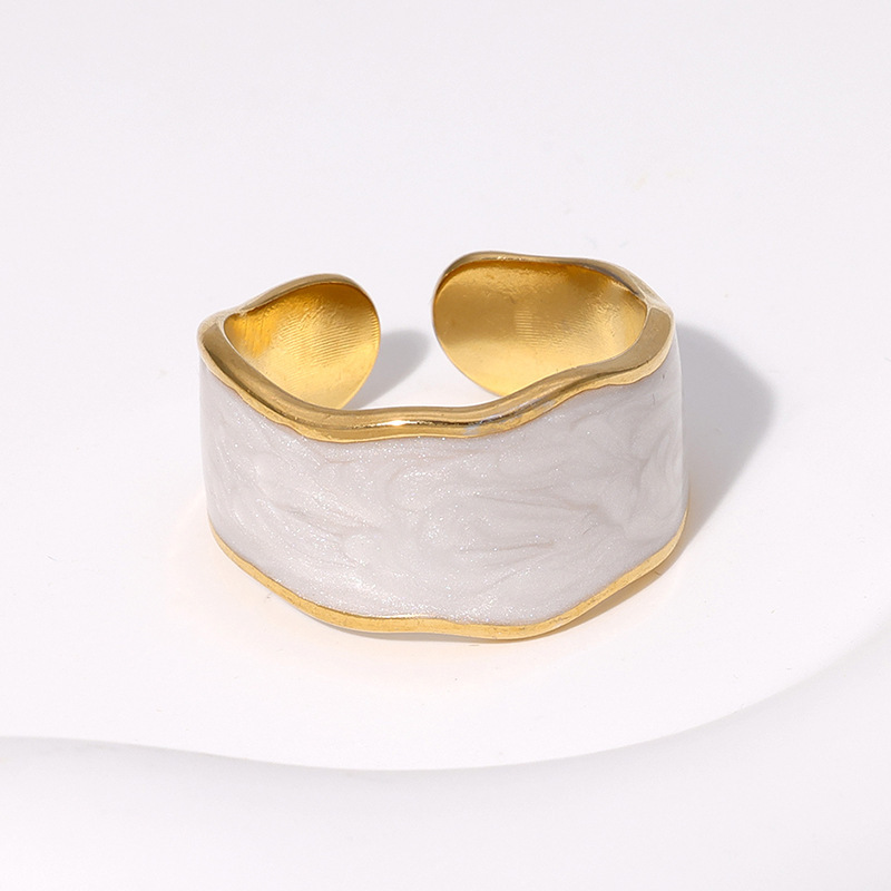 Amazon Cross-border Fashion and simplicity stainless steel gold opening adjustable heart-shaped oil-dripping pearlescent white ring set Application Scenario