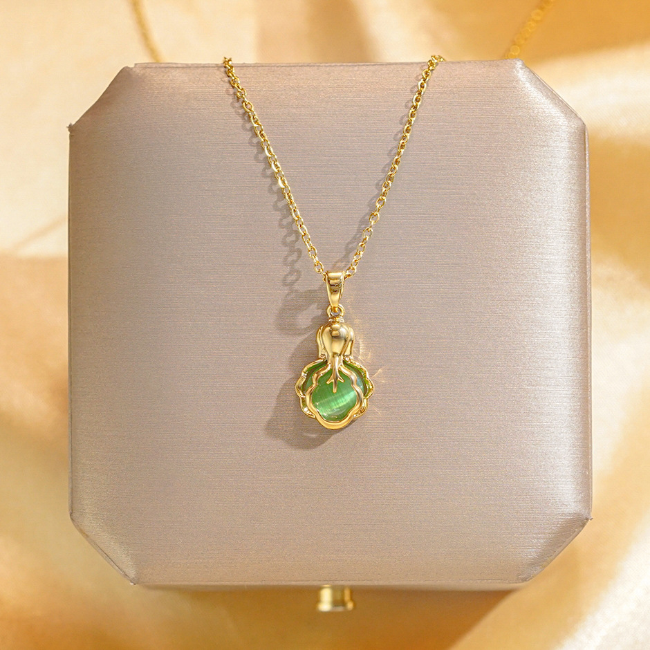 The titanium steel necklace with a traditional Chinese style, symbolizing wealth and prosperity, is a unique and luxurious collarbone chain for women, exuding a sense of fashion and sophistication details Picture