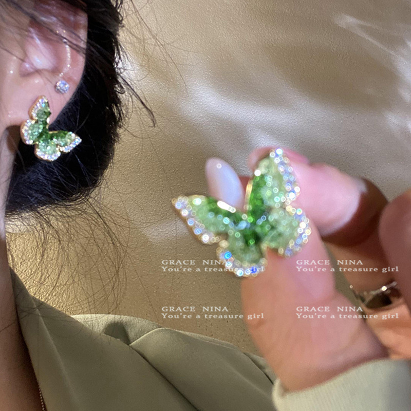 Forest-themed green crystal butterfly stud earrings for women, a niche design with a high-end feel, are exquisite and versatile, and are a gradient bestseller full figure