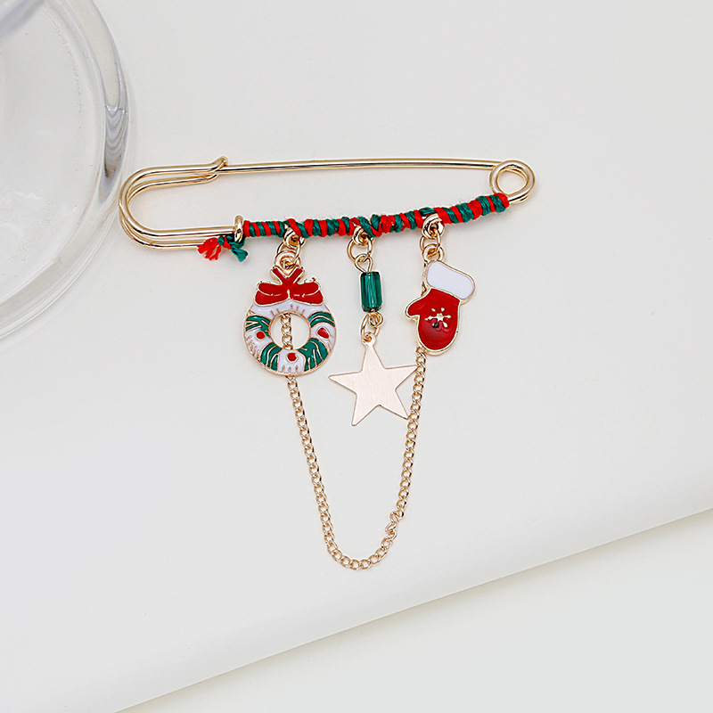 Christmas brooches, clothing accessories, Santa Claus, snowman wreaths, diamond-encrusted collars, pins and brooches are in stock for wholesale Application Scenario
