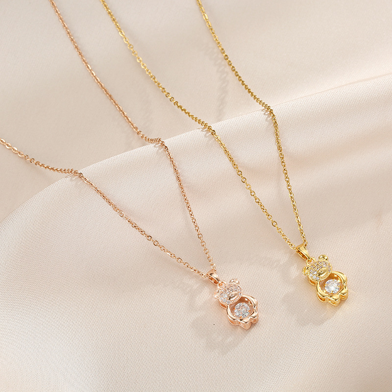 The new Korean version of the dynamic series titanium steel necklace, a fashionable and beating heart for women, a popular collarbone chain, and a niche diamond-encrusted necklace Application Scenario