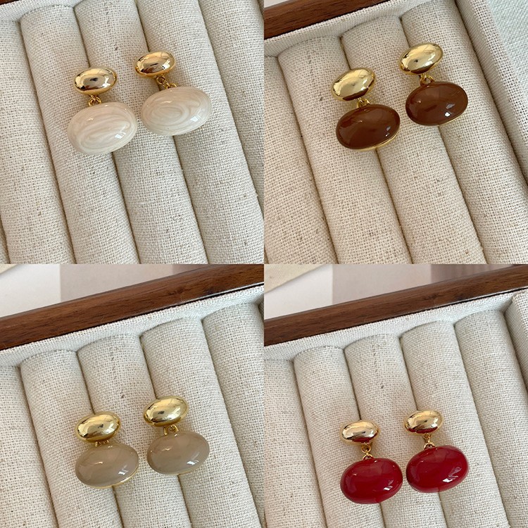 A simple Korean-style Maillard oil-dripping oval bean-shaped stud earring for women, a two-wear, niche design for autumn and winter full figure