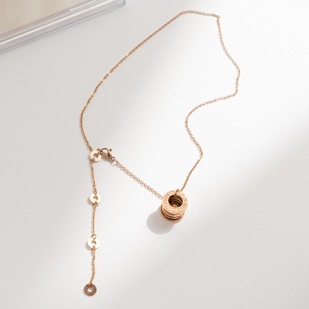 Personalized and fashionable spring waist titanium steel necklace for women, light luxury, non-fading, versatile collarbone chain, a popular accessory Application Scenario