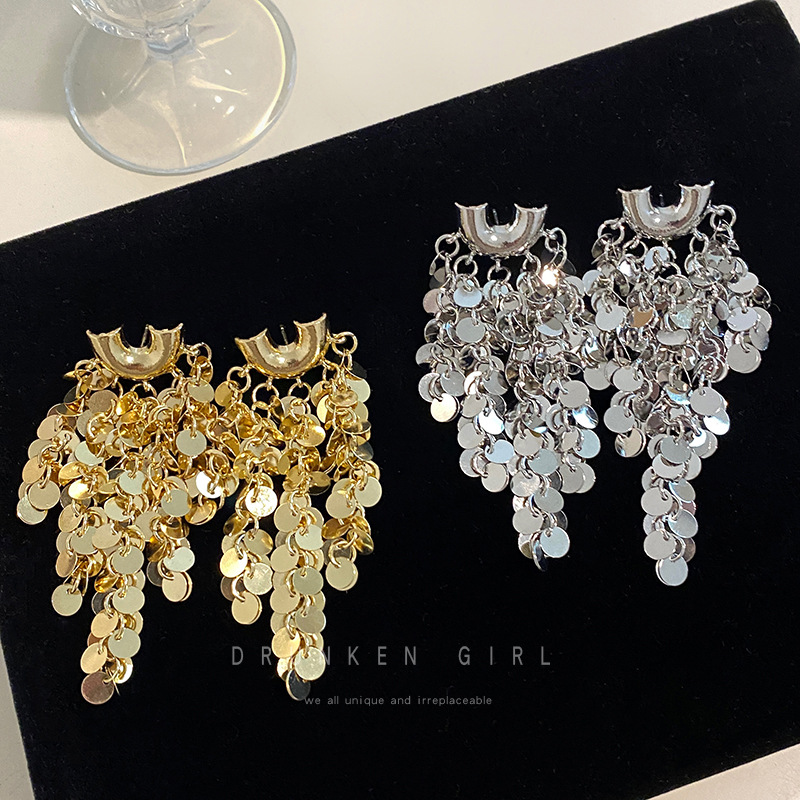 Exaggerated and high-end golden sequined tassel earrings for women, a niche and exaggerated look that makes the face look smaller, a unique Hong Kong-style metallic earpiece Specification drawing