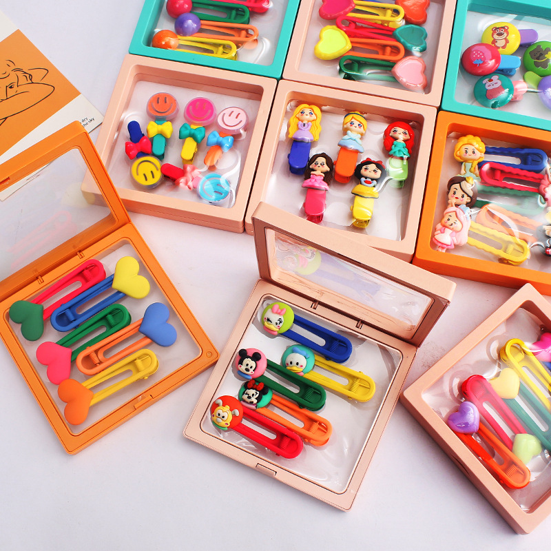 Korean cute alloy hair clips, children's cartoon character style hair clips, girl and princess hollowed-out clips, bangs clips, side clips details Picture