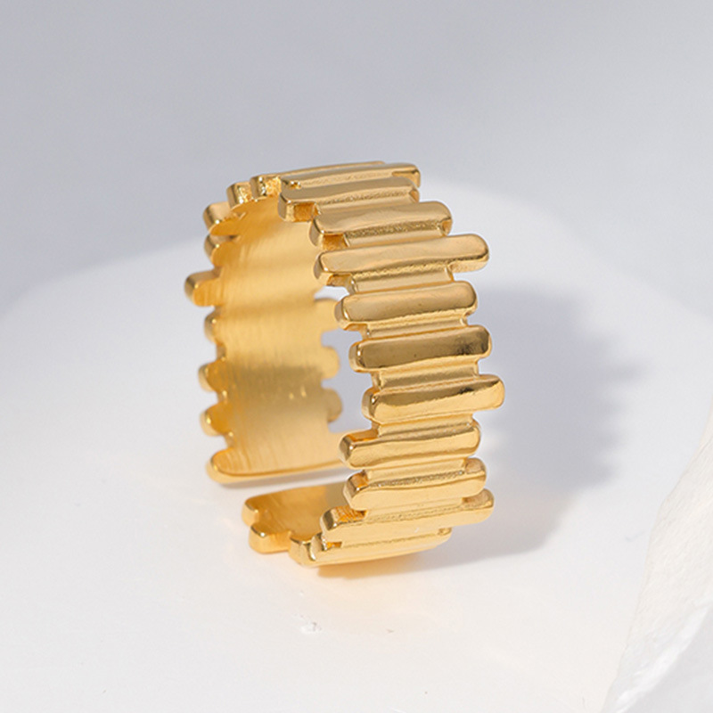 Stainless steel smooth ring for women, light luxury and high-end feel, geometric cut, anti-color fading, cross-border exclusive, niche design style Application Scenario