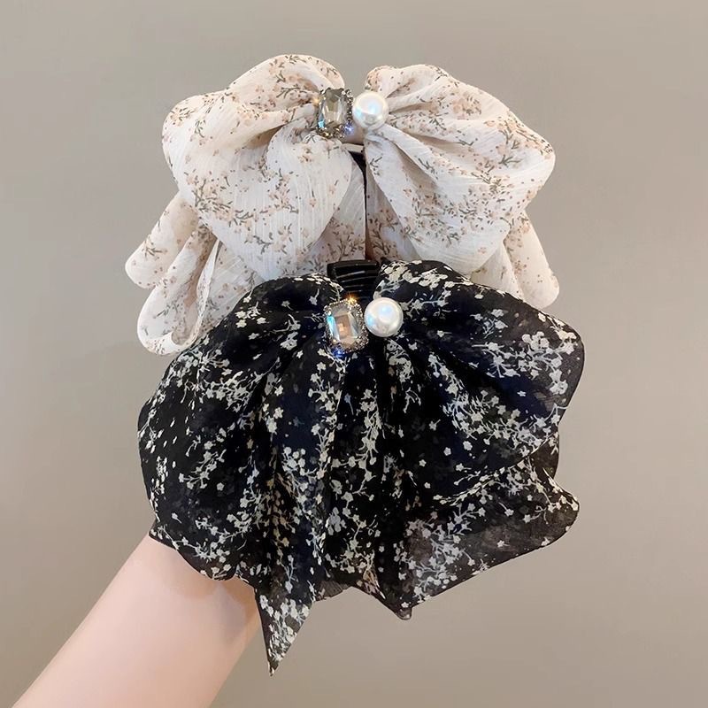 Exquisite small floral pinch princess-style sweet hair clip to increase hair volume, retro and fashionable shark clip women's pearl hair accessory details Picture