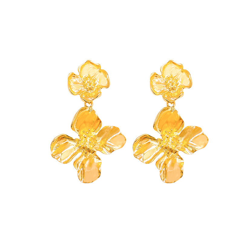 High-end golden exaggerated flower earrings, versatile and elegant European and American metal long stud earrings, best-selling internet-famous earrings Item Picture