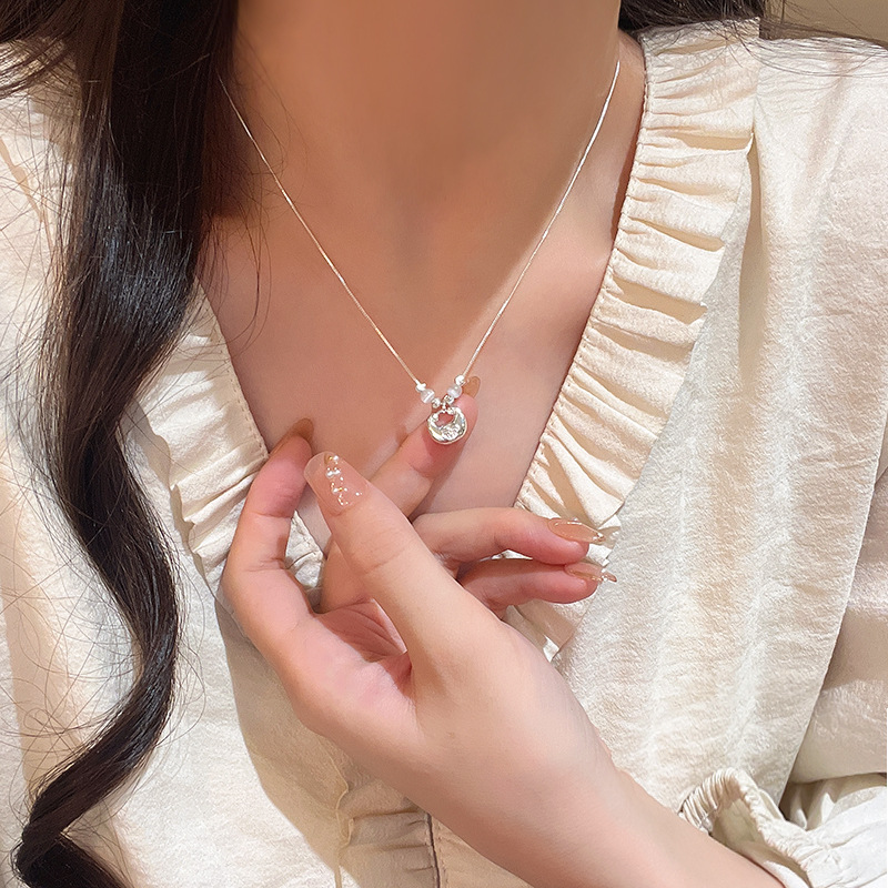 Auspicious cat's eye stone inlay pendant necklace, a light luxury, niche and high-end women's necklace, autumn and winter sweater chain accessory details Picture