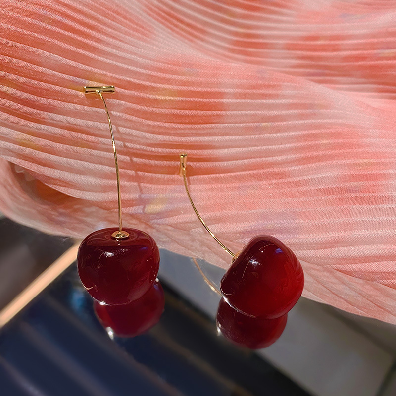 The long wine-red cherry earrings exude a high-end, elegant and retro charm. The stud earrings have a cold style and are versatile. They can make your face look slimmer Specification drawing