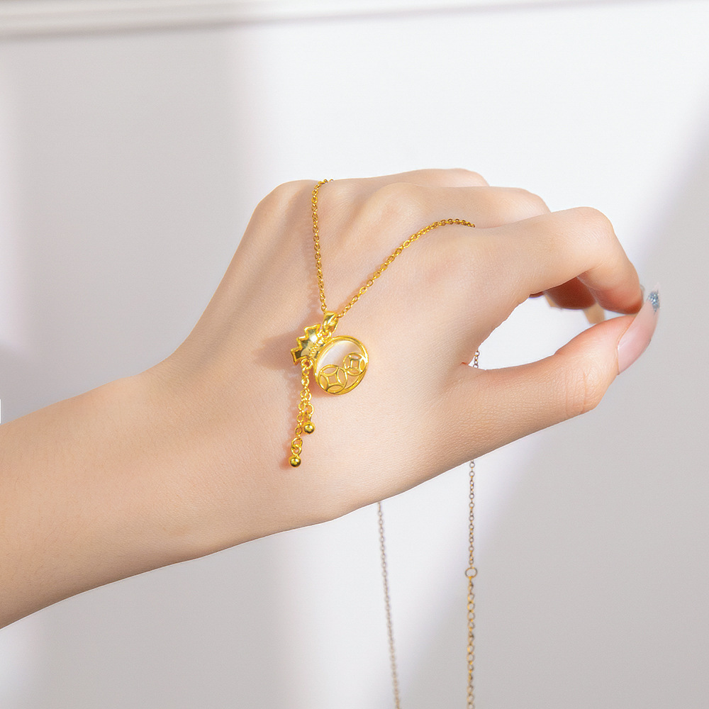 High-end cat's eye stone tassel money bag necklace, a unique design sense for women, titanium steel collarbone chain, a popular light luxury and versatile necklace Specification drawing