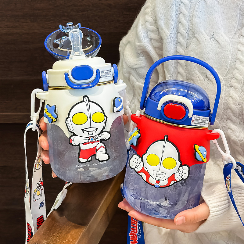 Ultraman children's tritan water cup, large-capacity plastic cup for boys, portable and shock-resistant outdoor slanting water bottle for students full figure