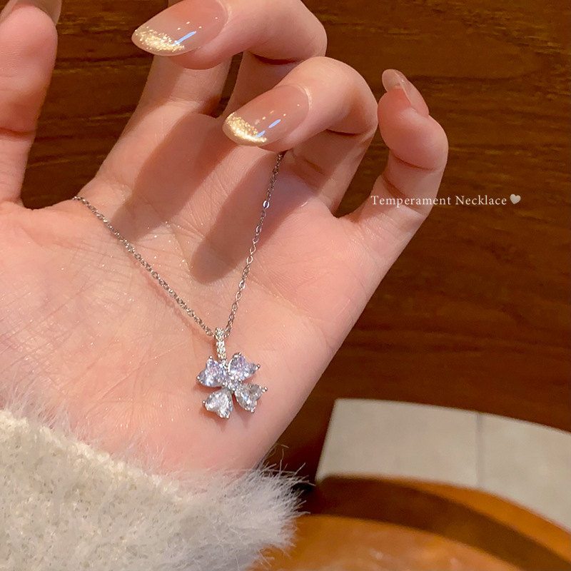 The new Korean version zircon flower titanium steel necklace is a trendy and niche design for women on Instagram, featuring a collarbone chain and a popular neckchain accessory Specification drawing
