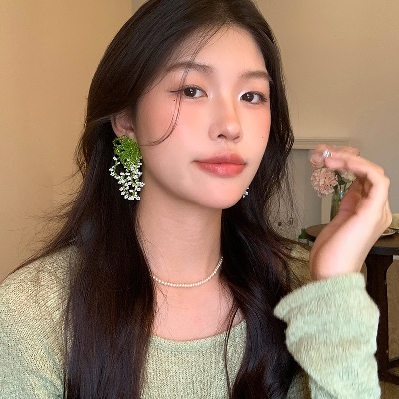 Summer outing green beaded flower tassel earrings, high-end vacation-style earrings for women, exaggerated and stunning stud earrings Application Scenario
