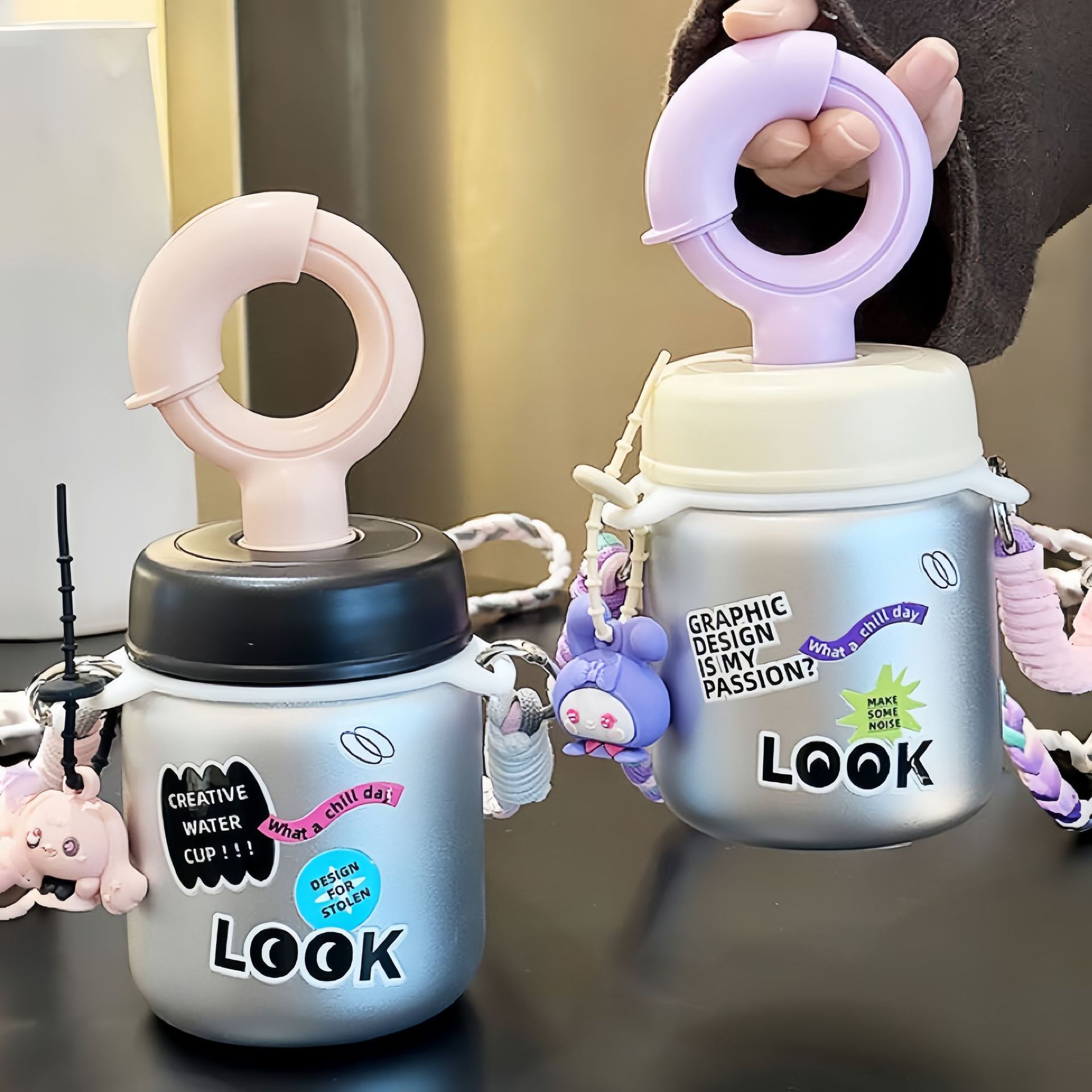 Creative ring-shaped glass cup, simple and heat-resistant student straw cup, slanted girl's office Ins-style coffee cup Specification drawing