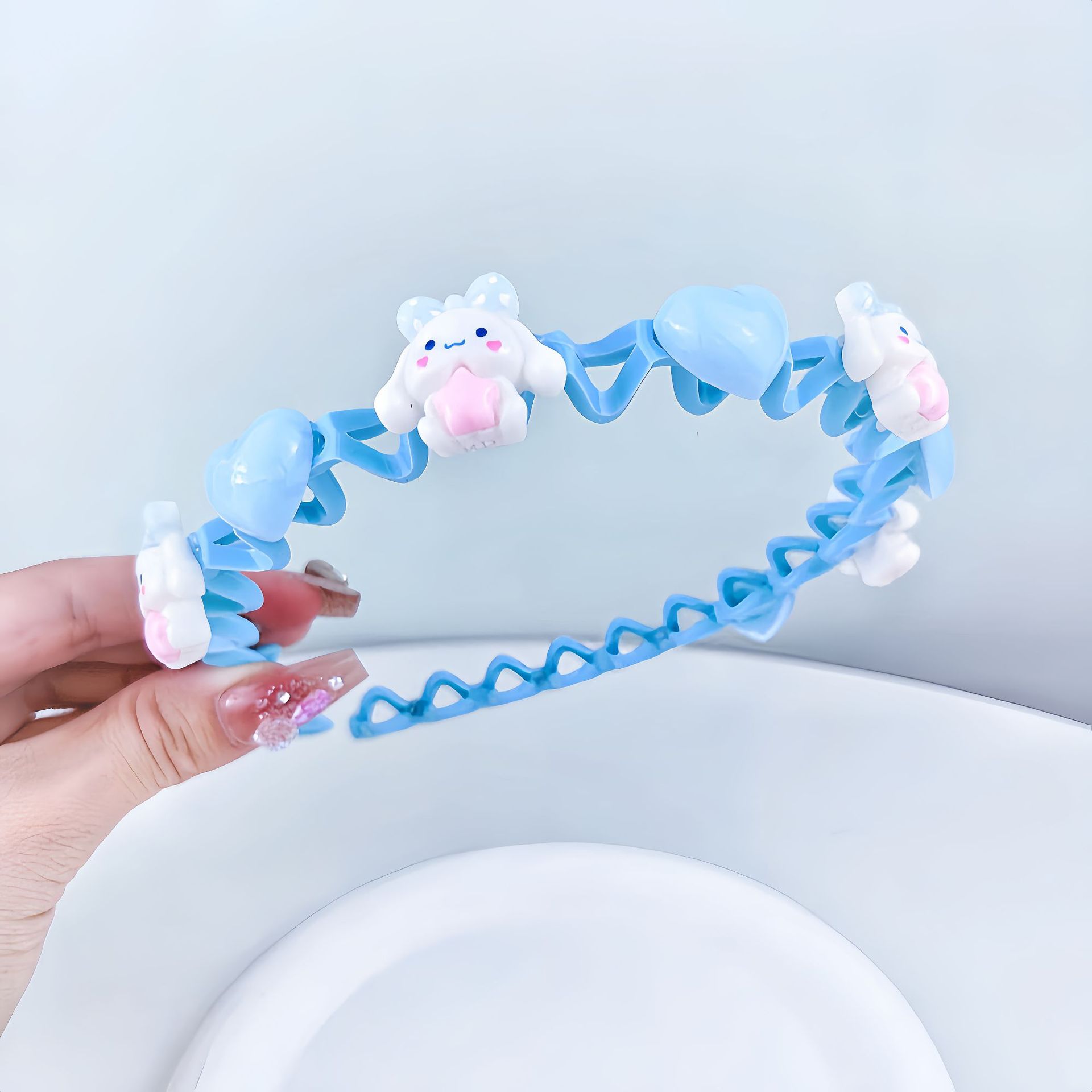 Sanrio Kuromi 2024 New Children's Hair-Safe headband, a perfect tool for girls to tidy up broken hair, a cute card for girls Application Scenario