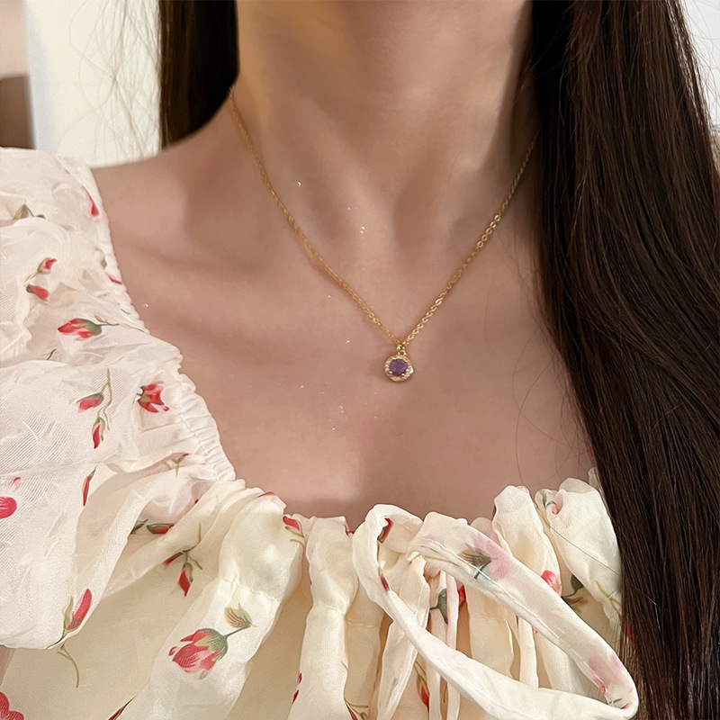 New 2024 trendy, exquisite and niche design collarbone neck chain, high-end purple pendant, round diamond-encrusted necklace for women Specification drawing