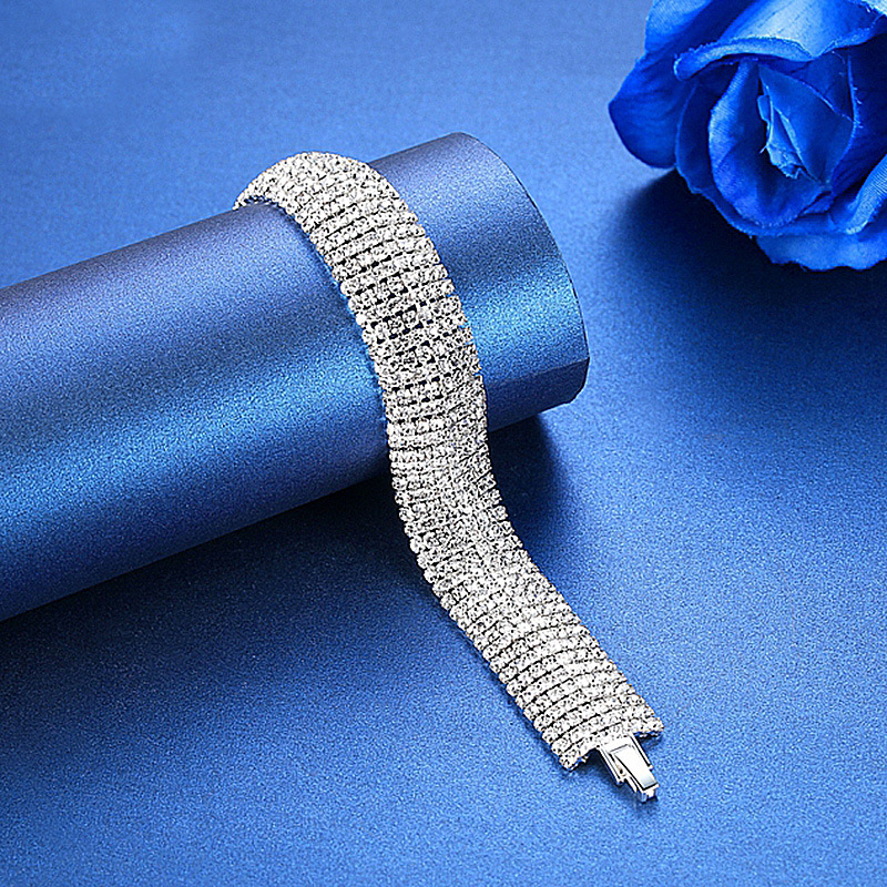 The N5423 set of elegant and shiny rhinestone luxury earrings, earrings, necklaces and bracelets for brides, a cross-border bestseller from Europe and America Application Scenario