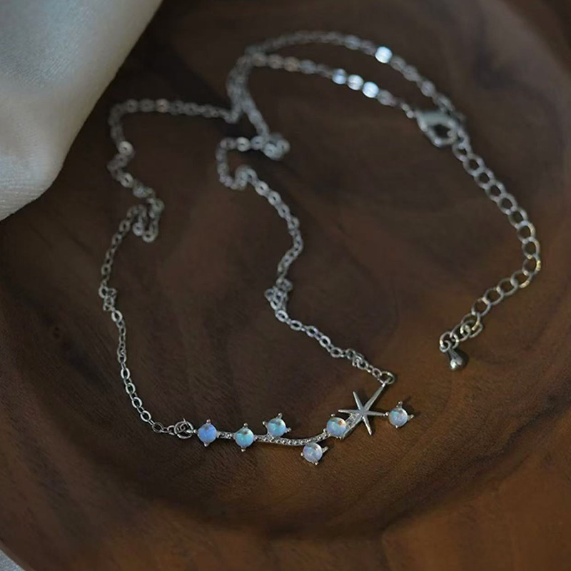 The six-pointed star necklace is a light luxury and niche design for women. The collarbone chain sweater chain is a new accessory for women in spring and autumn 2024 Specification drawing