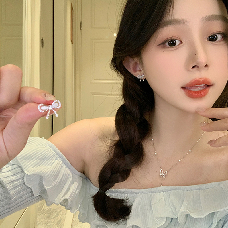 Zirconium-inlaid cat's eye stone bow earrings for women, a light luxury, niche and high-end look, cold and elegant style, a popular earpiece on the Internet details Picture