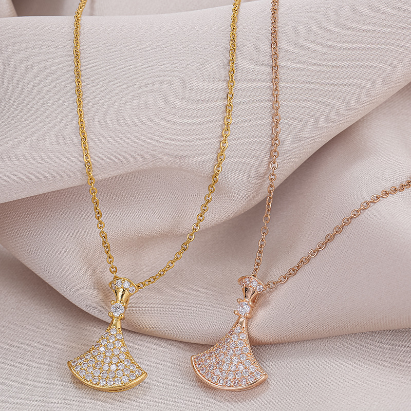 A minimalist and trendy dress with full diamonds, a titanium steel necklace, a simple fan-shaped skirt hem pendant for women on Instagram, a popular and trendy necklace full figure