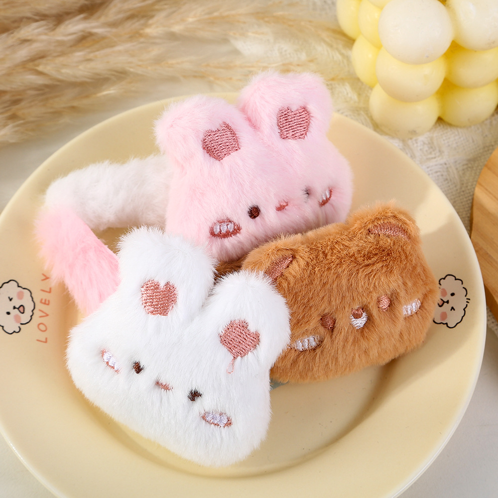 Plush cartoon bear and rabbit large BB clip, cute autumn and winter girl sweet side clip, student furry hair accessory hair clip Application Scenario