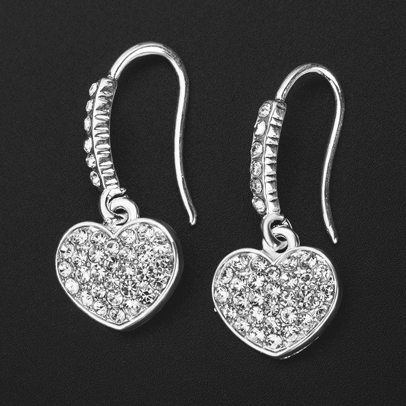 Cross-border best-selling diamond-encrusted geometric earrings for women, French light luxury creative design, flower-shaped heart-shaped stud earrings wholesale Application Scenario