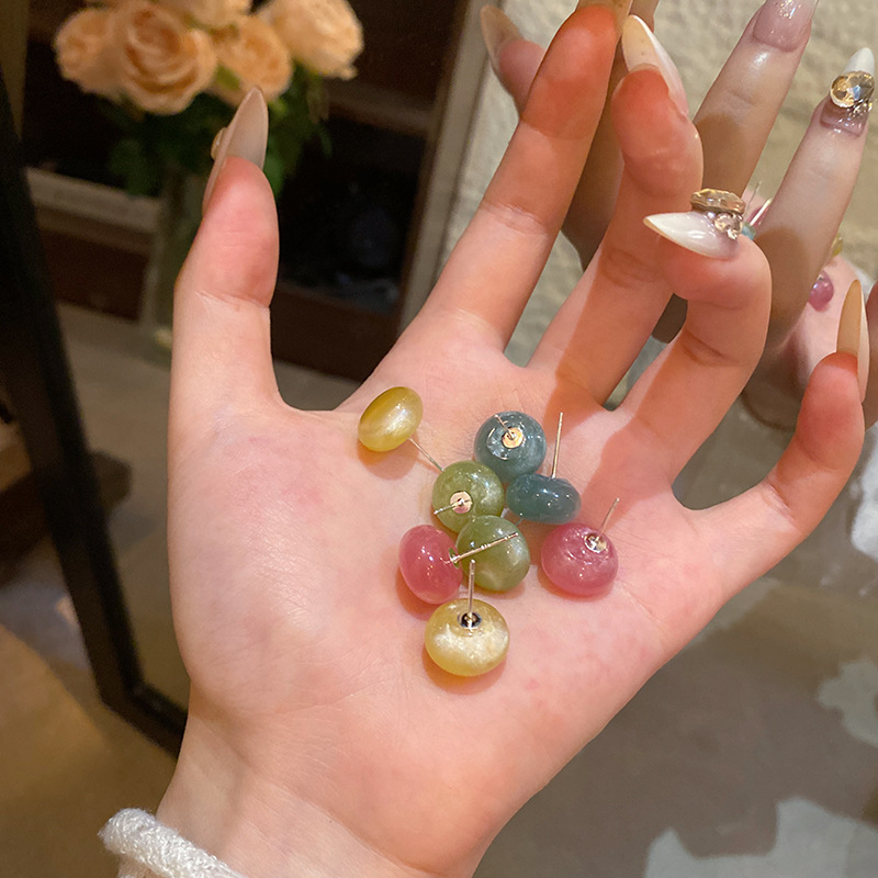 Dopamine-colored round stud earrings for women in an ins style, sweet and cute, versatile earrings, elegant, simple and fashionable earrings Specification drawing