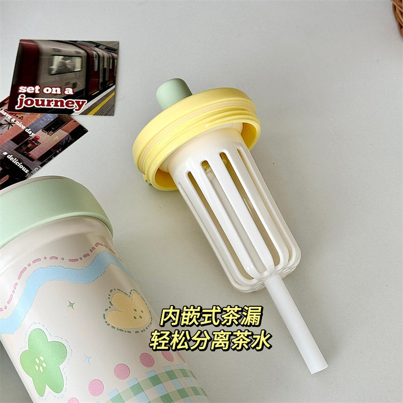 High-appearation-level cartoon straw ice cup, couple student stainless steel insulated cup, large-capacity tea cup, high-appearation-level cup Application Scenario