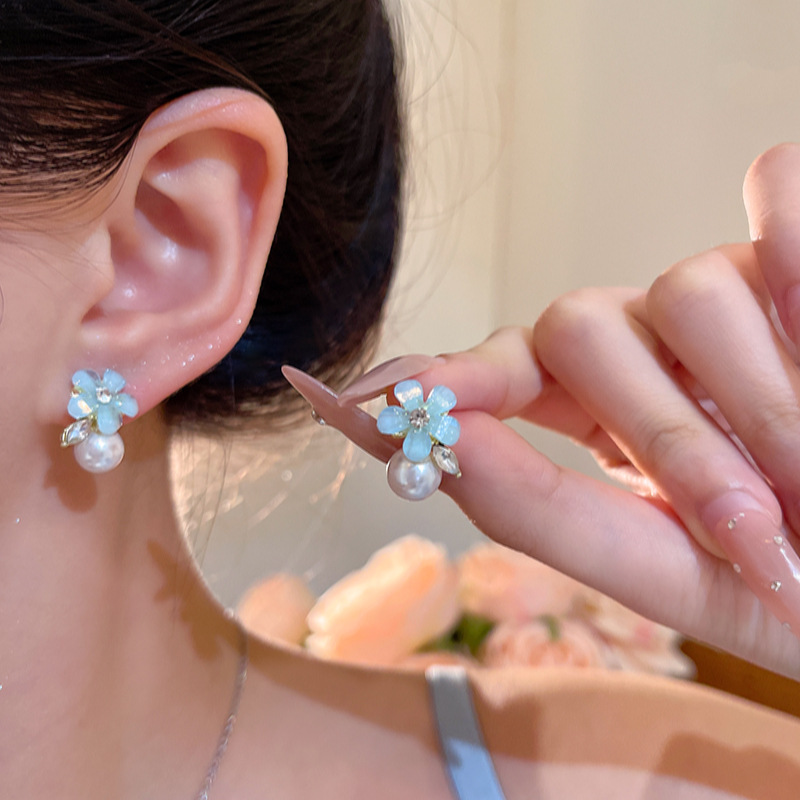 Spring and summer super ethereal blue flower pearl stud earrings for women, French niche high-end style earrings, elegant and versatile for commuting details Picture