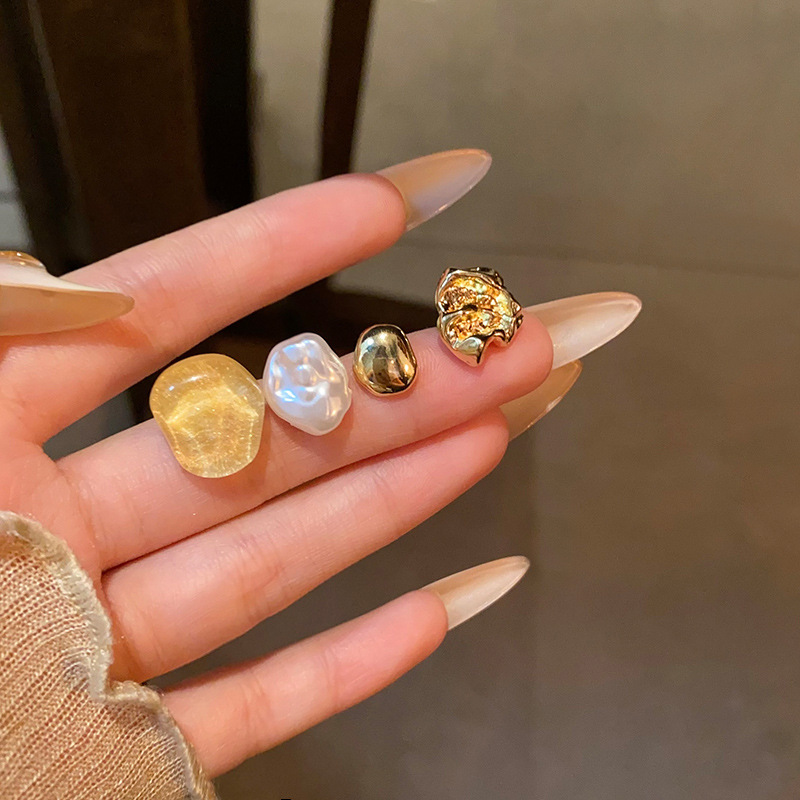 Korean-style irregular metal earrings, unique design sense for women, ear piercing set, ear studs, simple and niche earrings wholesale full figure