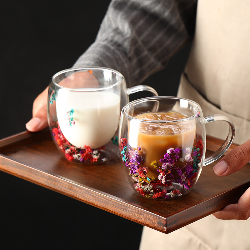 The popular double-layered glass cup with real flowers is of high appearance level as a souvenir. It is a cross-border high-borosilicate simple bottle with a lid Specification drawing