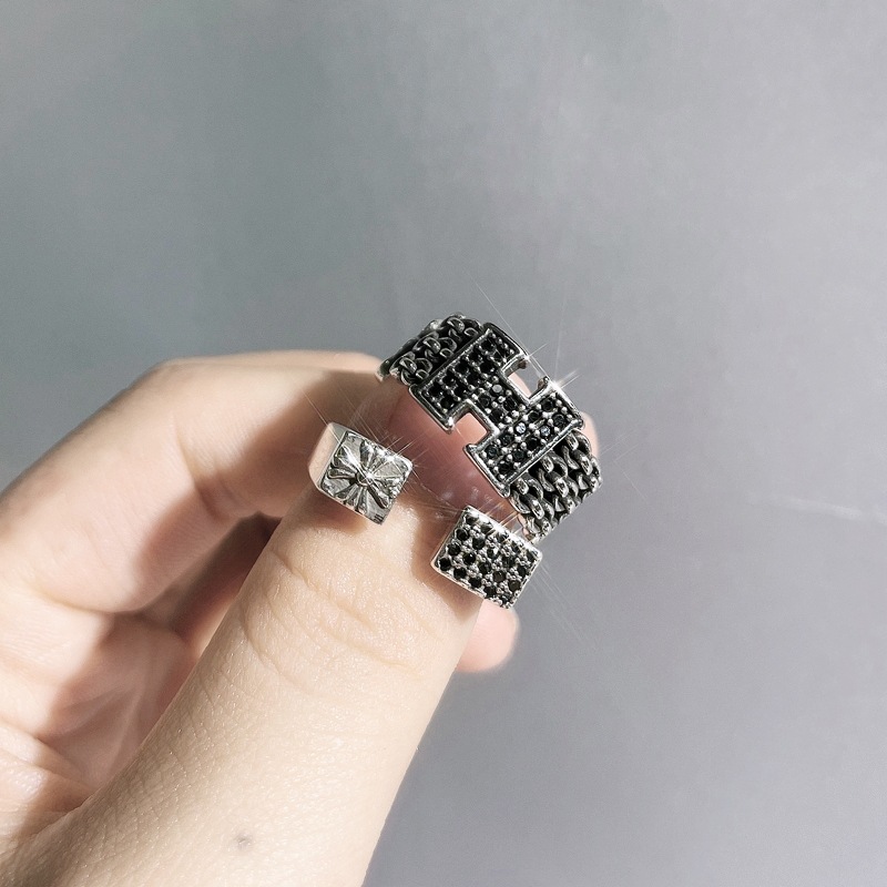A trendy, retro and unique H-shaped opening ring with a punk punk niche design and a fashionable Internet celebrity adjustable ring Application Scenario