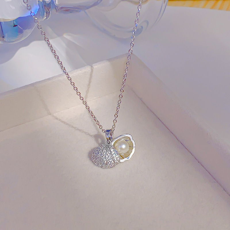 Xiaohongshu's best-selling pearl and shell necklace with zircon inlaid for women, a light luxury collarbone chain and elegant accessory details Picture