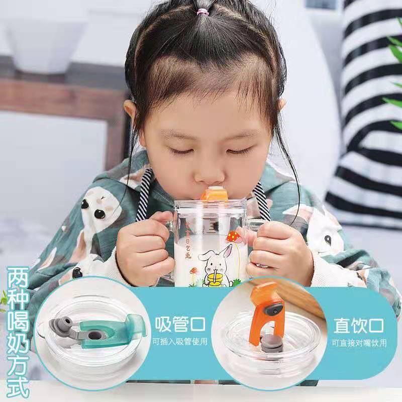 Discounted wholesale of children's water cups, transparent single handle and double handle children's cartoon milk straw cups and graduated cups full figure