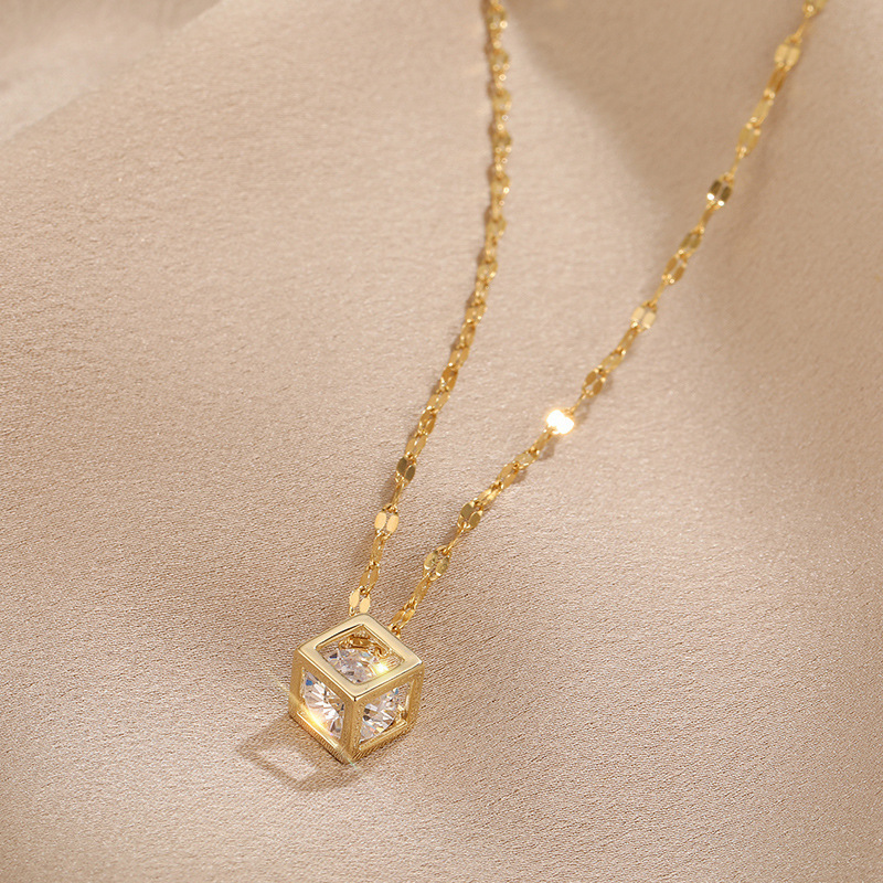 Korean 18k gold-plated hollowed-out square diamond titanium steel necklace for women, simple square zircon pendant, popular collarbone chain wholesale Specification drawing