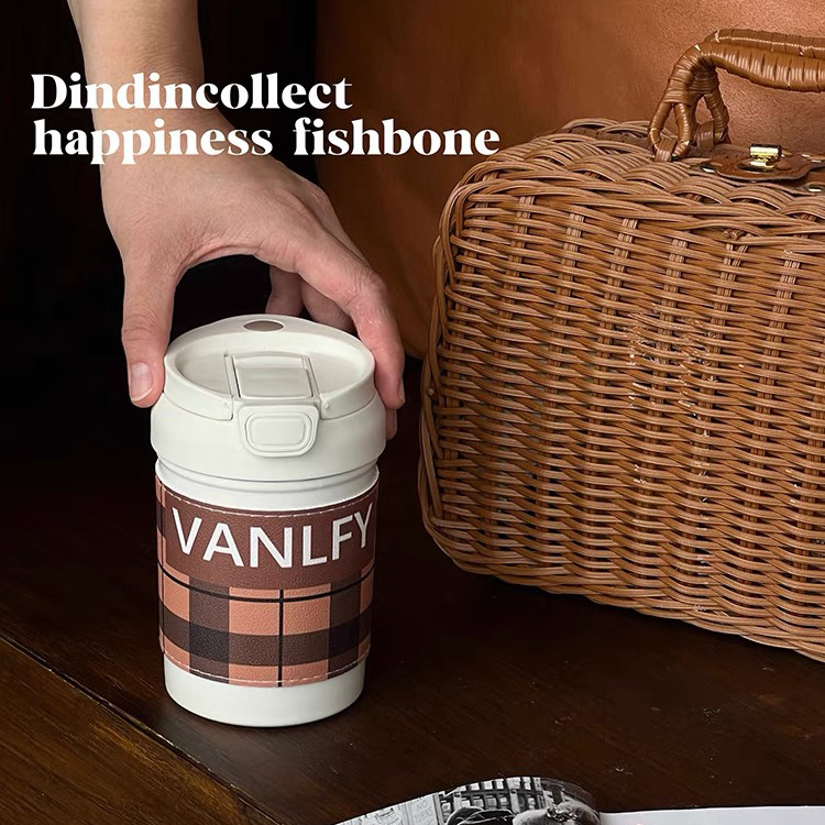Double-spout portable straw coffee cup, portable takeout, heat and cold dual-purpose water cup, high appearance level cup for girls full figure