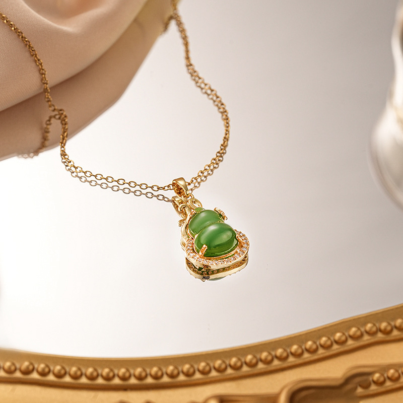 The same exquisite cat's eye stone gourd titanium steel necklace as on Xiaohongshu, a fashionable and versatile women's collarbone chain with zircon jewelry inlaid details Picture