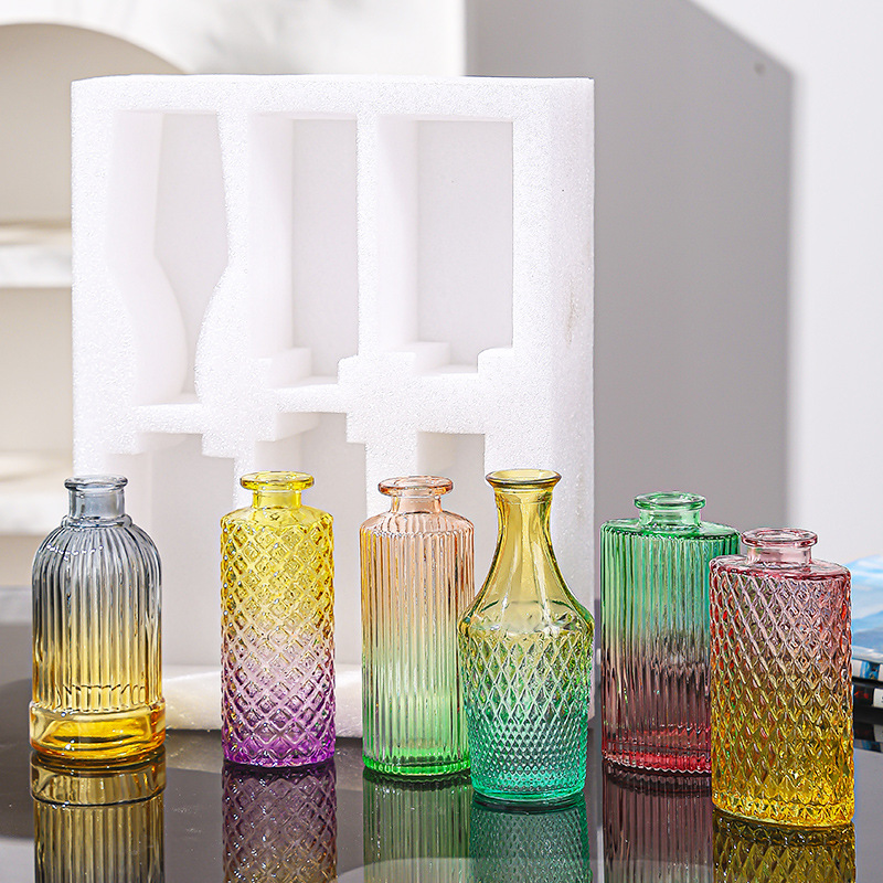 Wholesale glass gradient vase, model house, sales office, villa, modern and simple decorative items, simple vase Application Scenario