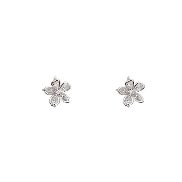 Elegant hollowed-out flower stud earrings for women, a new bestseller in 2025, exuding a sense of sophistication and sophistication, versatile and exquisite earrings and earrings for spring and summer Item Picture
