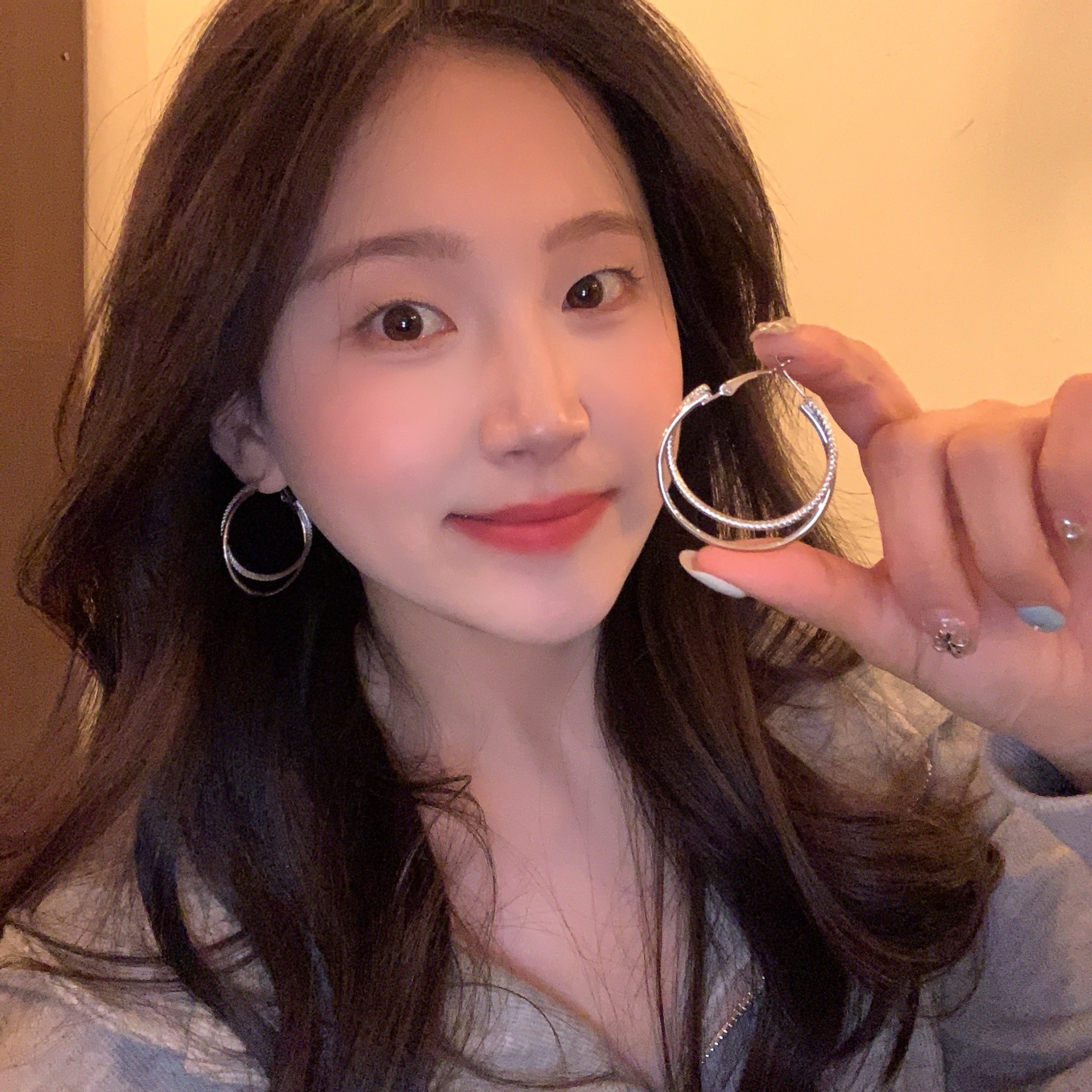Cold and elegant double-ring earrings for women, with a light luxury, niche and high-end feel. Tassel stud earrings, fashionable and stylish, are best-selling internet-famous earrings details Picture