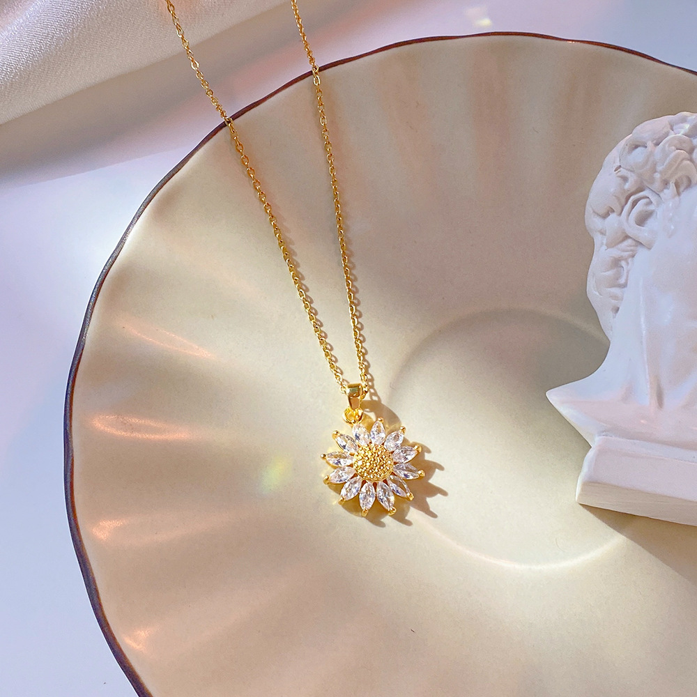 A simple and exquisite zircon sunflower necklace from Japan and South Korea, with a unique design sense and a light luxury feel, is a popular collarbone chain and a versatile accessory Specification drawing