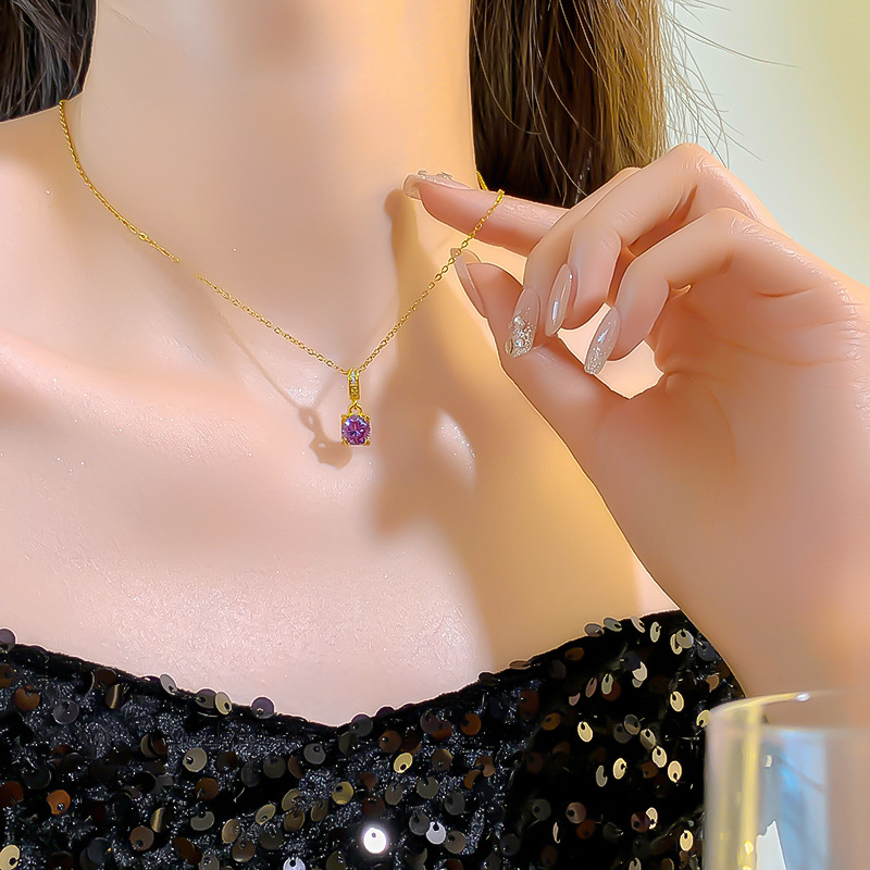 The genuine gold electroplated angel wing crown necklace is a fashionable and light luxury accessory for women. It is a niche and versatile collarbone chain that has become a popular online accessory Specification drawing