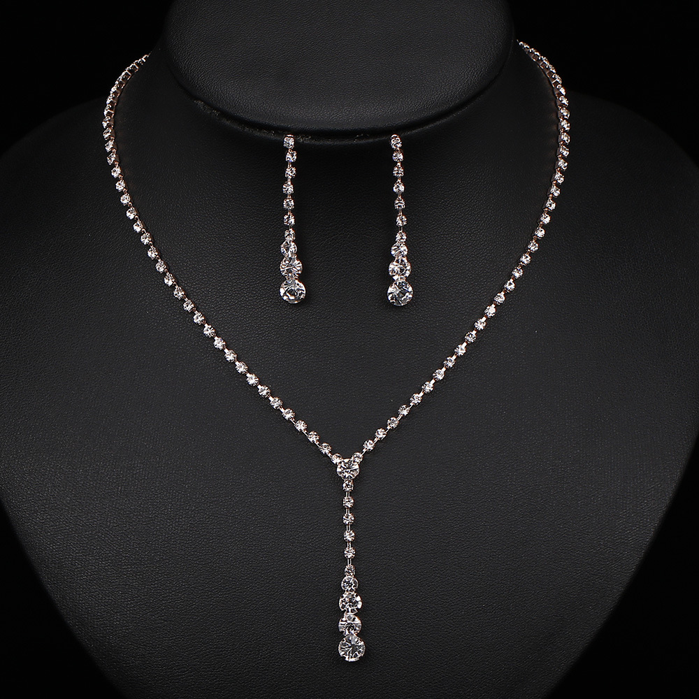 Bridesmaid accessories: Simple diamond-encrusted crystal diamond collar, necklace, bracelet, three-piece set. Bride accessories: N5696 Application Scenario