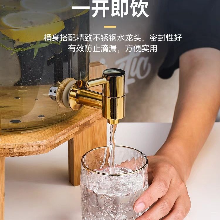 High-temperature resistant glass wine bottles with faucets, self-service commercial beverage buckets, cold water juice cans, cola and beer buckets, containers Application Scenario