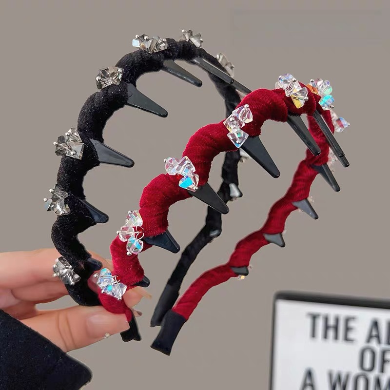 Light luxury velvet wavy hairband for women, 2025 new heavy heavy zircon high top headband, elegant and face-enhancing small hairpin full figure