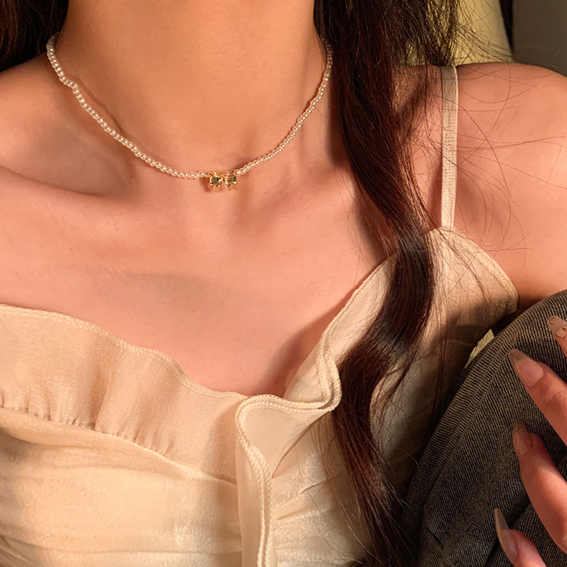 French retro bow pearl necklace, elegant and versatile for women, collarbone chain, light luxury, internet-famous neckchain accessory details Picture