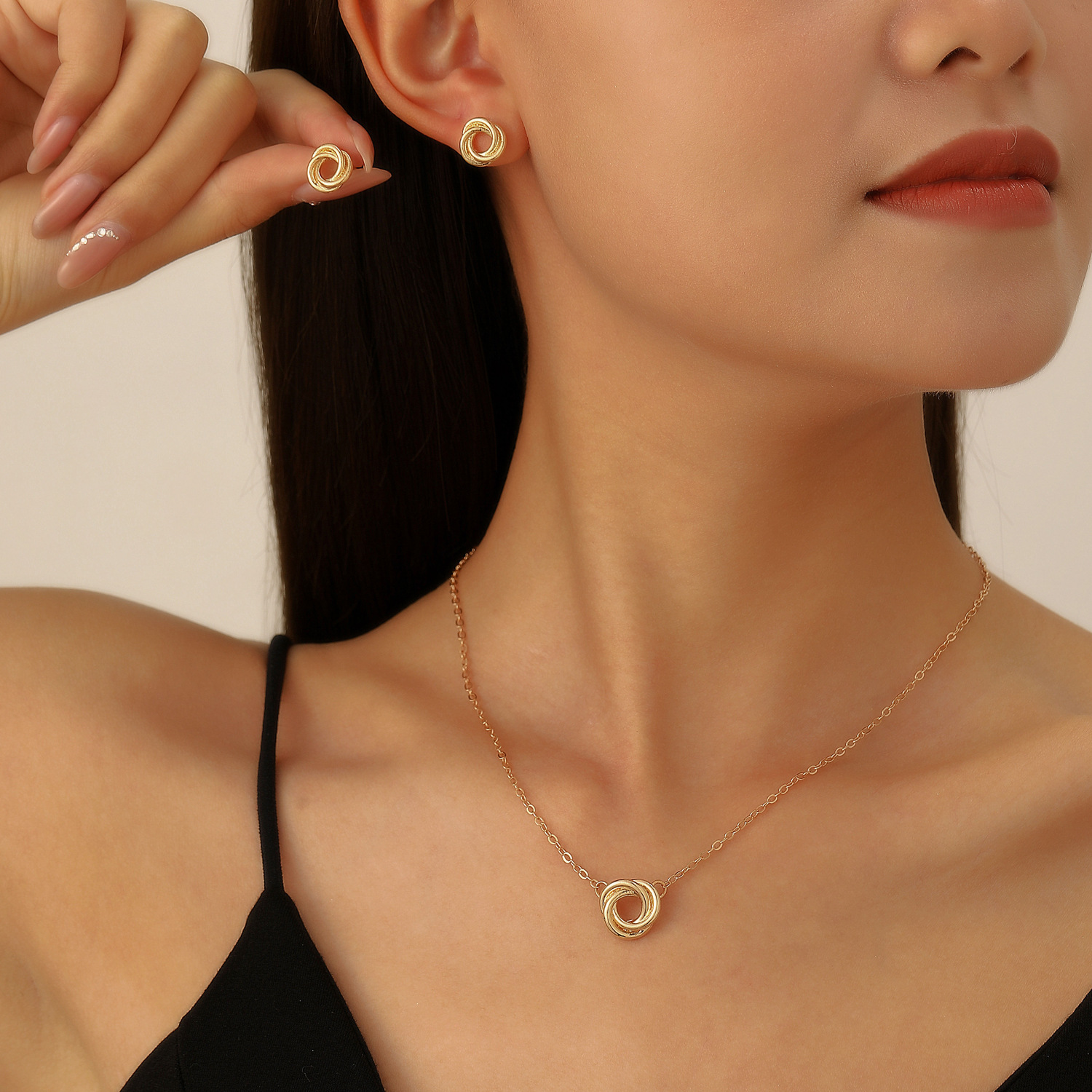 European and American cross-border jewelry, simple and fashionable circle twist stud necklace set, women's circle pendant, collarbone chain jewelry full figure
