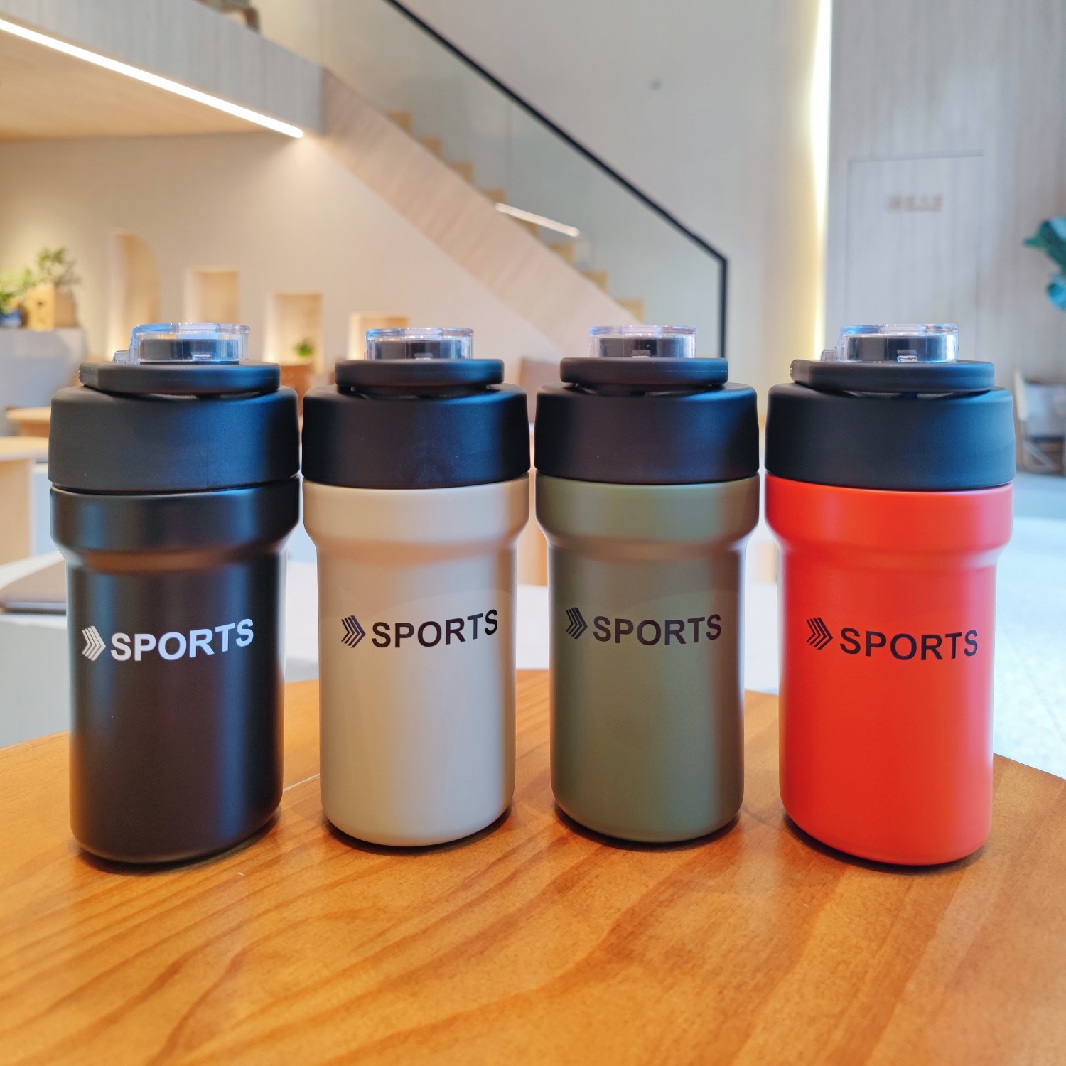 Simple and fashionable insulated cup with straw for double drinking, a trendy item for sporty boys. High appearance level stainless steel portable cup details Picture