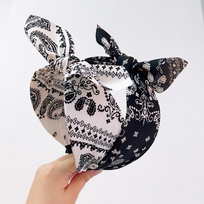 The retro cashew flower rabbit ear wide-brimmed hairband is a popular spring and summer female face-washing hair straightener, headband and hair clip accessory full figure